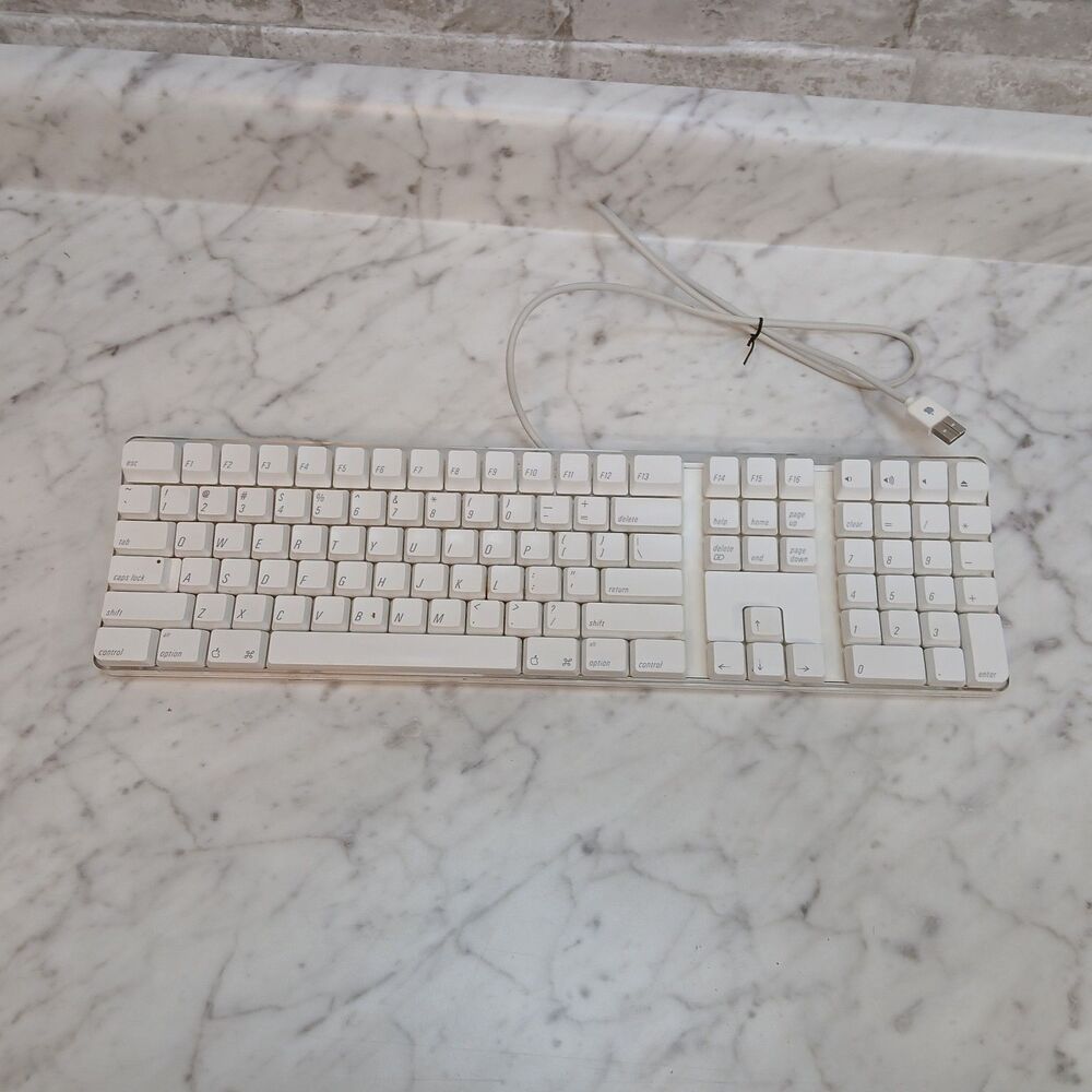 Apple A1048 Wired USB Keyboard - White